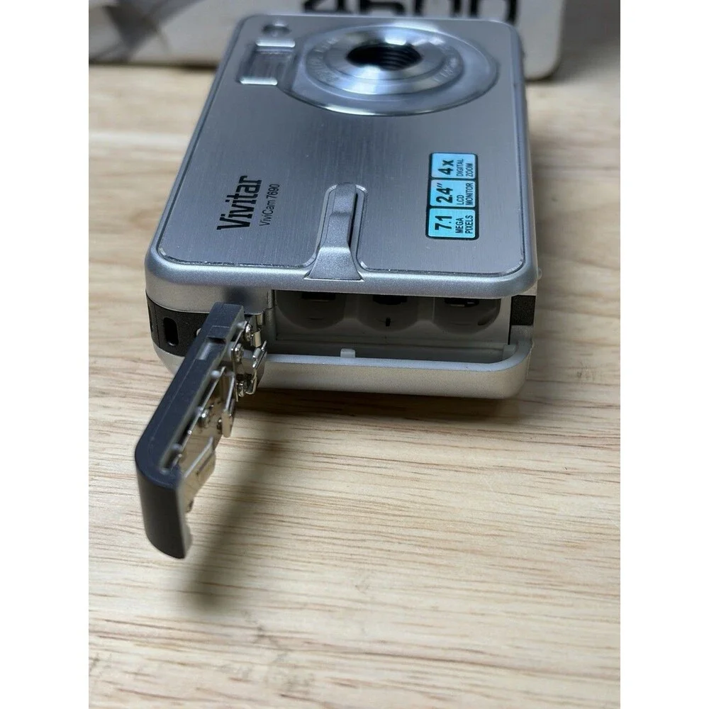 Nikon Coolpix 4600 Digital Camera Silver Tested Works w Box Charger Case SD Card
